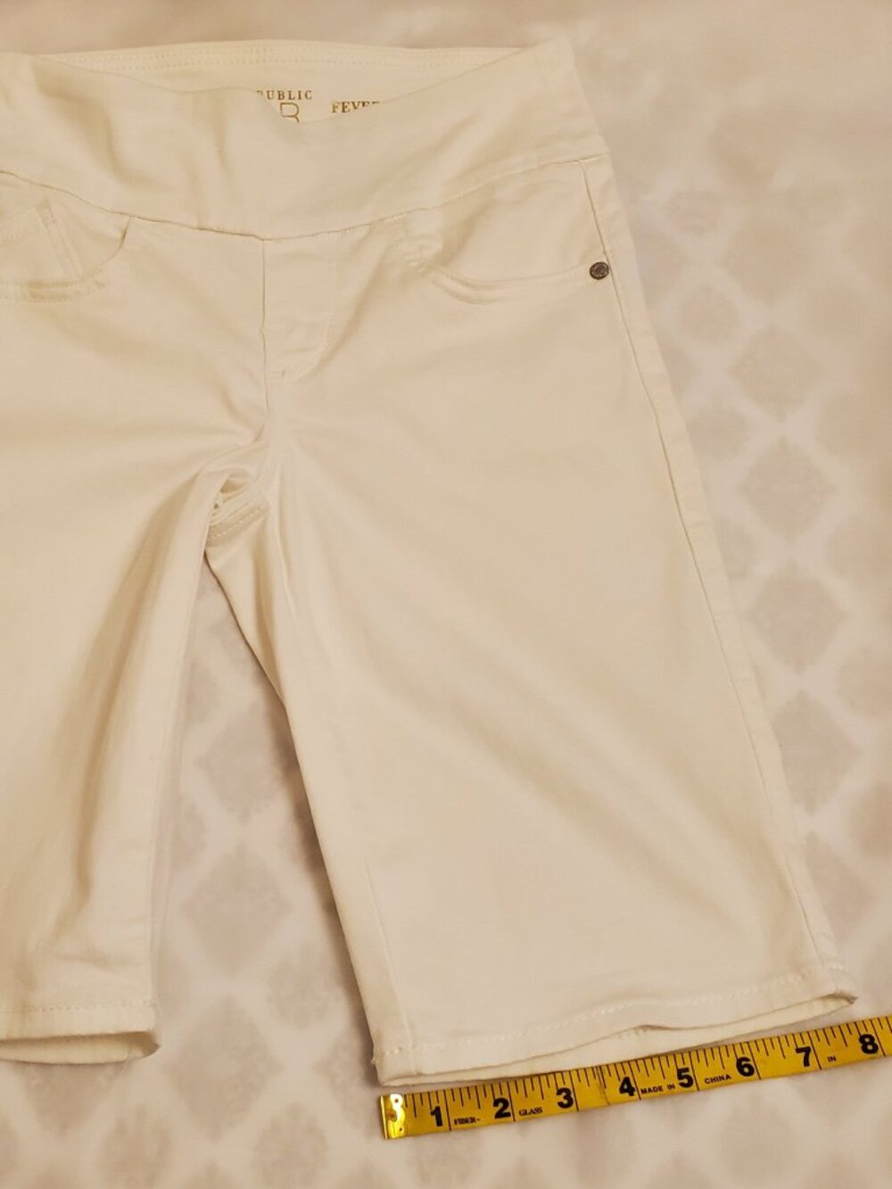 Rock & Republic Fever Mid-Rise Bermuda Pull-On White Denim Jean Shorts - 2M - Picture 16 of 16